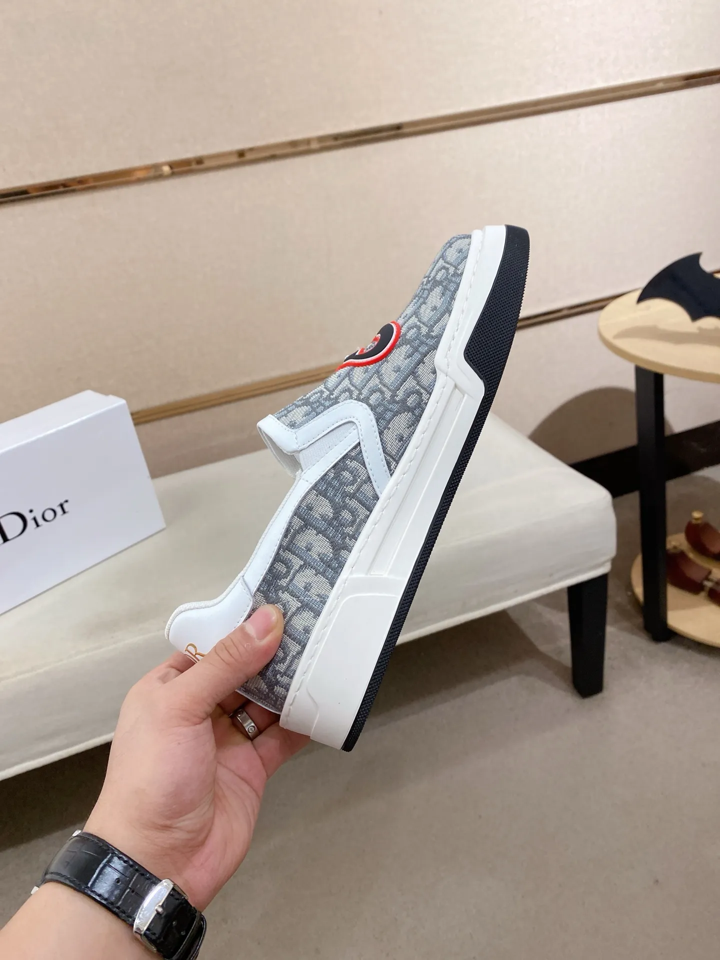 Men's shoes 380💰🇮🇹🇮🇹Dior d The new models are on sale at the same time at the counter. The uppers are imported from Italy, and the linings are all imported sheepskin. They are completely 1⃣️ to 1⃣️ replicas 🇮🇹💪💪, ⚠shoes Bottoms: Original soles are specially provided by the original factory. The exclusive movable molded soles are super comfortable. ⚠Original factory goods, 🔍🔍high quality. You can enter and leave the counter at will. Welcome to compare⚠. Code number:38-44